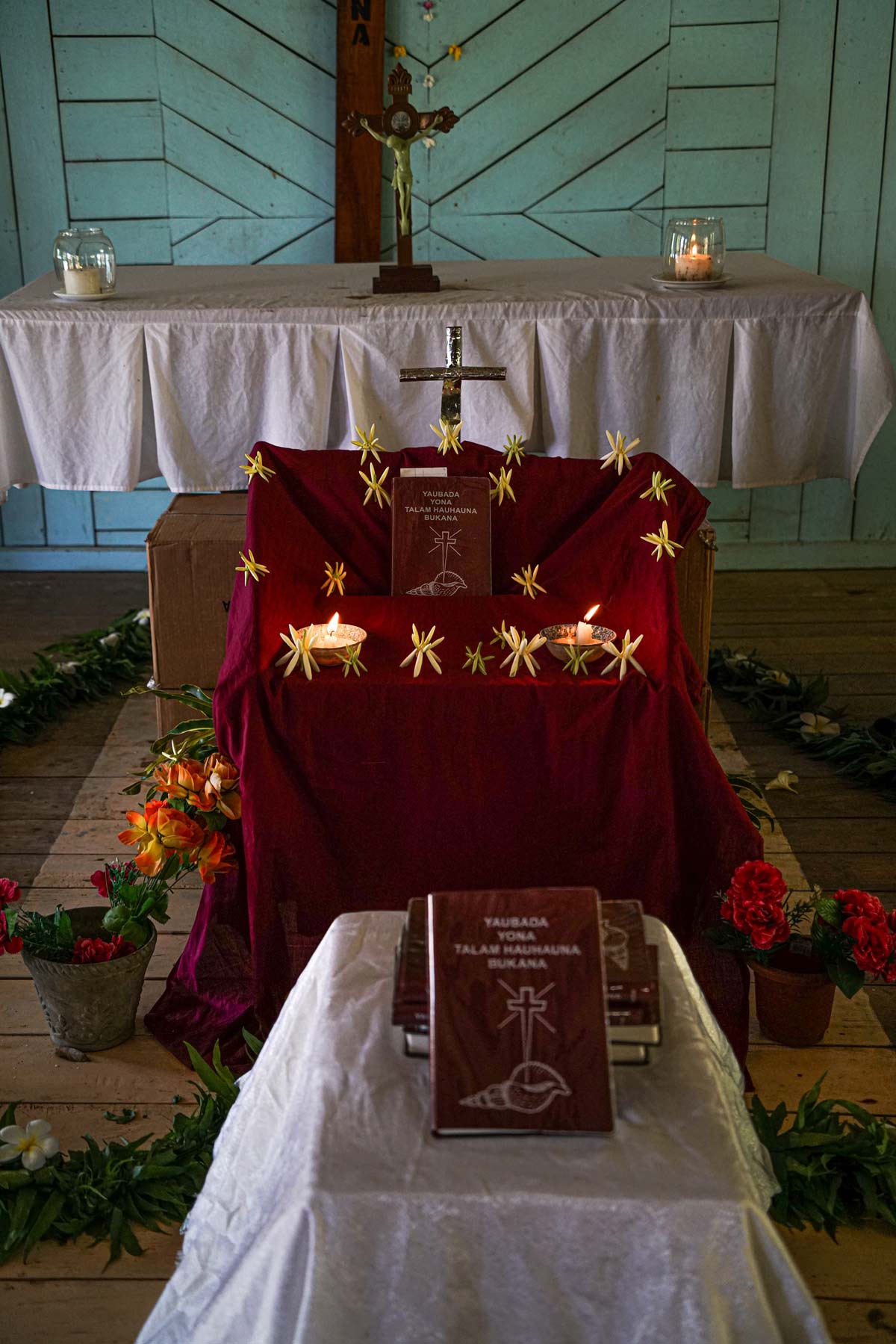 A special throne covered in burgundy velvet had been prepared for the Saliba New Testament.